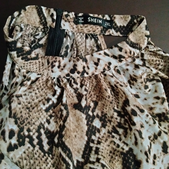 Snake Print Belted Romper - Picture 5 of 5